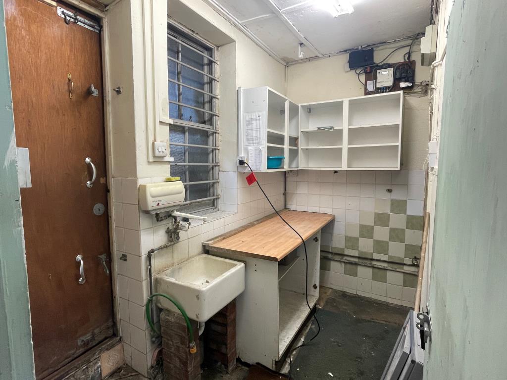 Lot: 25 - COMMERCIAL UNIT AND GROUND RENT INCOME -